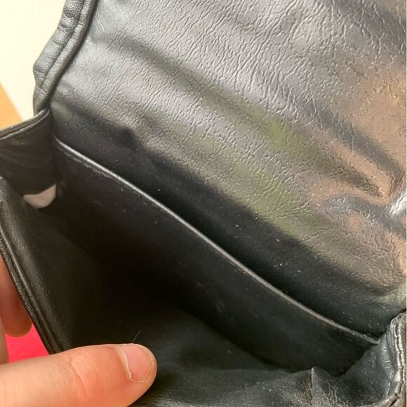 Y2K Black Crossbody Clasp Bag - Picture 4 of 4